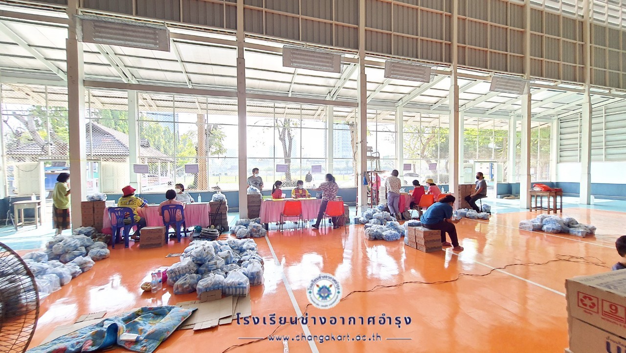 แจกเงินค่าเครื่องแบบอุปกรณ์ฯ และนมโรงเรี.ต้น_๒๒๐๒๐๙_18