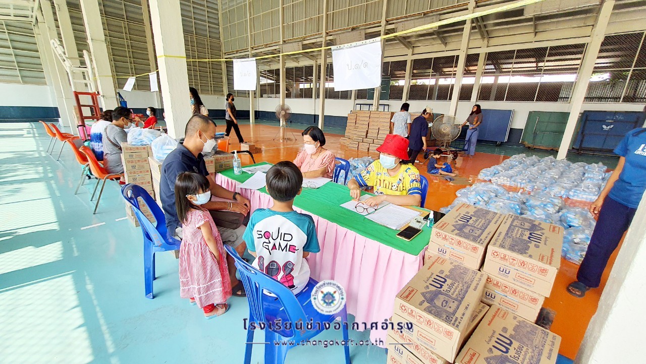 แจกเงินค่าเครื่องแบบอุปกรณ์ฯ และนมโรงเรี.ต้น_๒๒๐๒๐๙_2