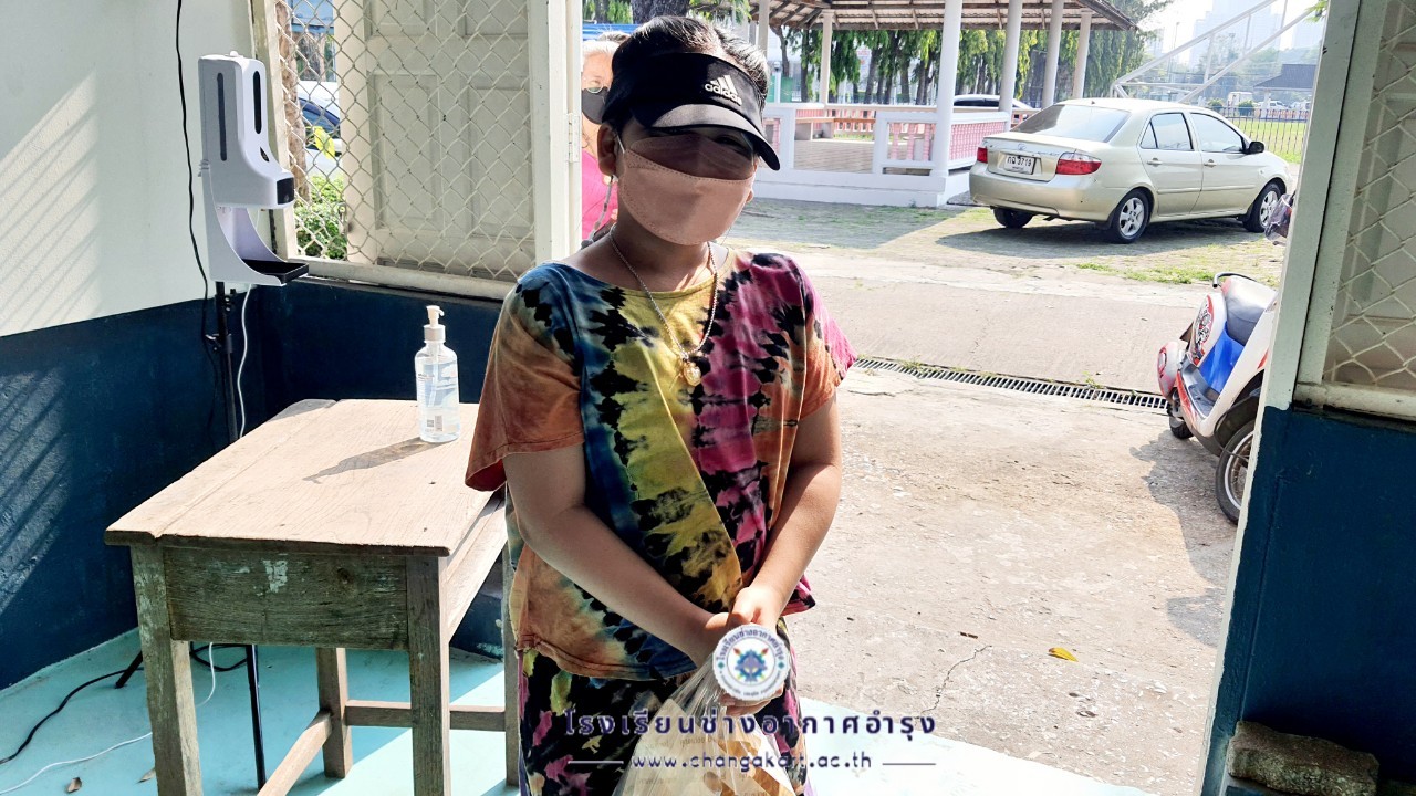 แจกเงินค่าเครื่องแบบอุปกรณ์ฯ และนมโรงเรี.ต้น_๒๒๐๒๐๙_20