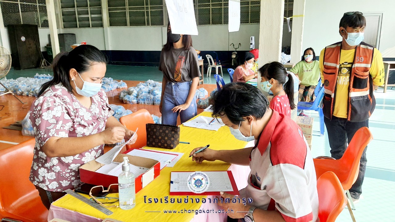 แจกเงินค่าเครื่องแบบอุปกรณ์ฯ และนมโรงเรี.ต้น_๒๒๐๒๐๙_21