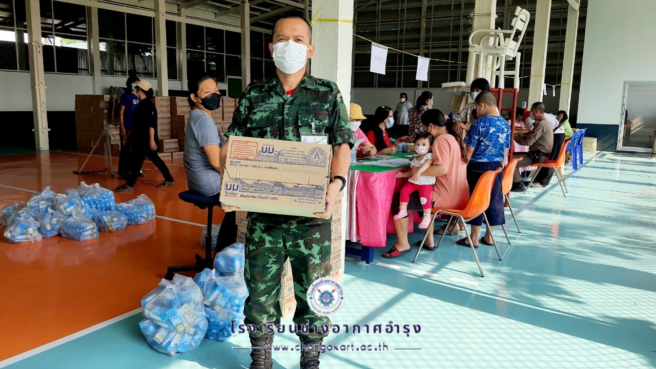 แจกเงินค่าเครื่องแบบอุปกรณ์ฯ และนมโรงเรี.ต้น_๒๒๐๒๐๙_24