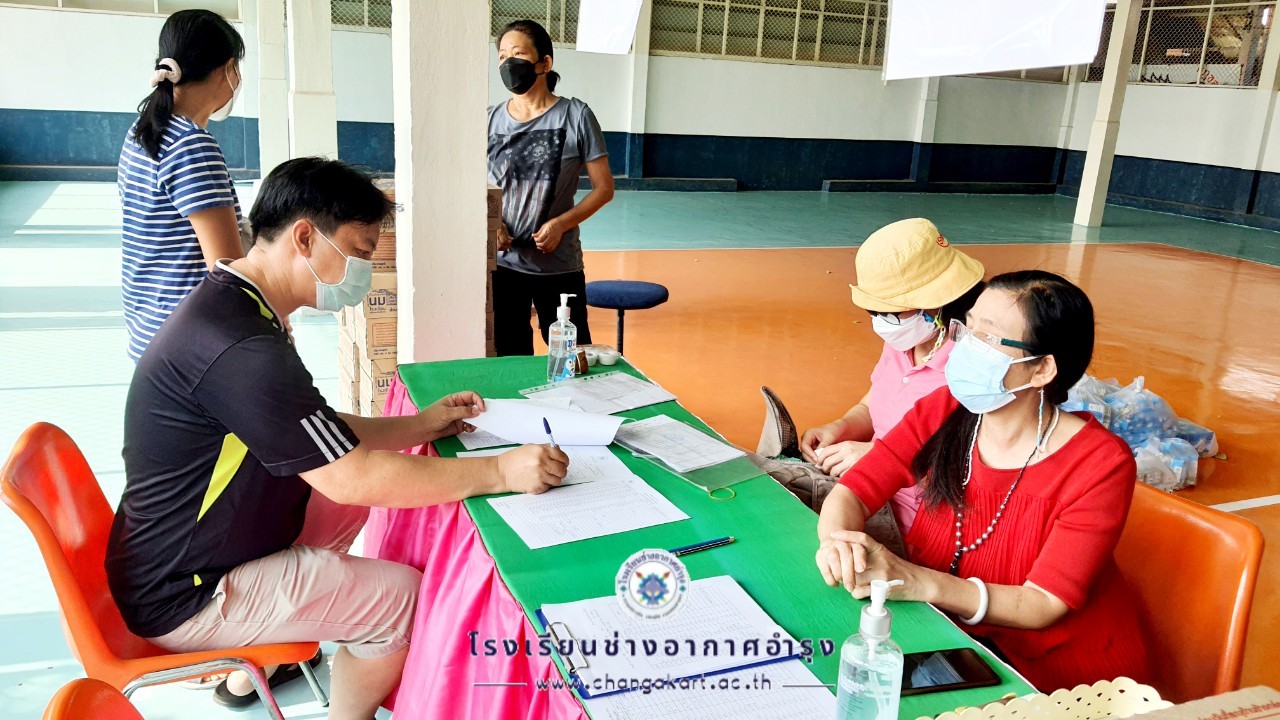 แจกเงินค่าเครื่องแบบอุปกรณ์ฯ และนมโรงเรี.ต้น_๒๒๐๒๐๙_27