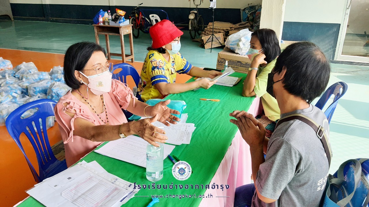 แจกเงินค่าเครื่องแบบอุปกรณ์ฯ และนมโรงเรี.ต้น_๒๒๐๒๐๙_28