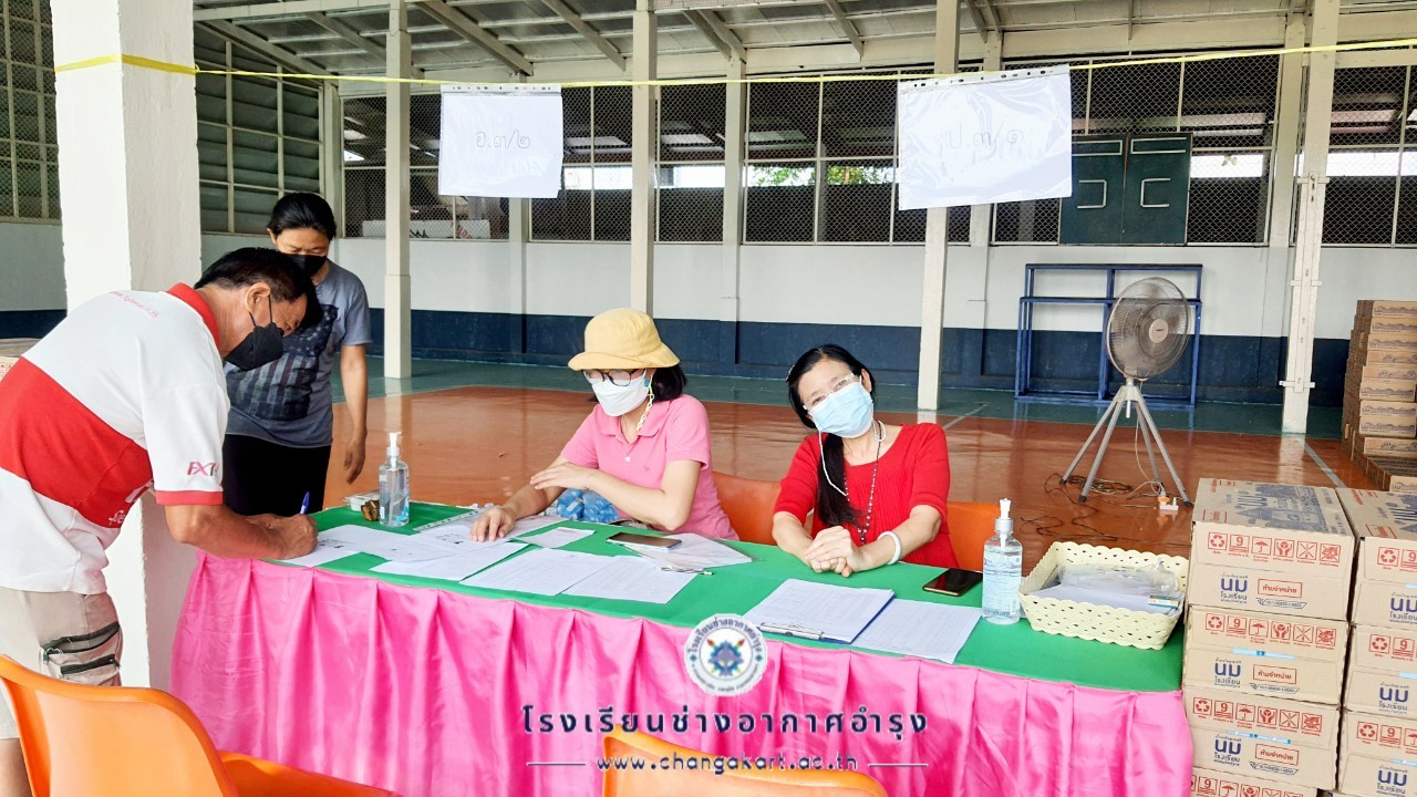 แจกเงินค่าเครื่องแบบอุปกรณ์ฯ และนมโรงเรี.ต้น_๒๒๐๒๐๙_30