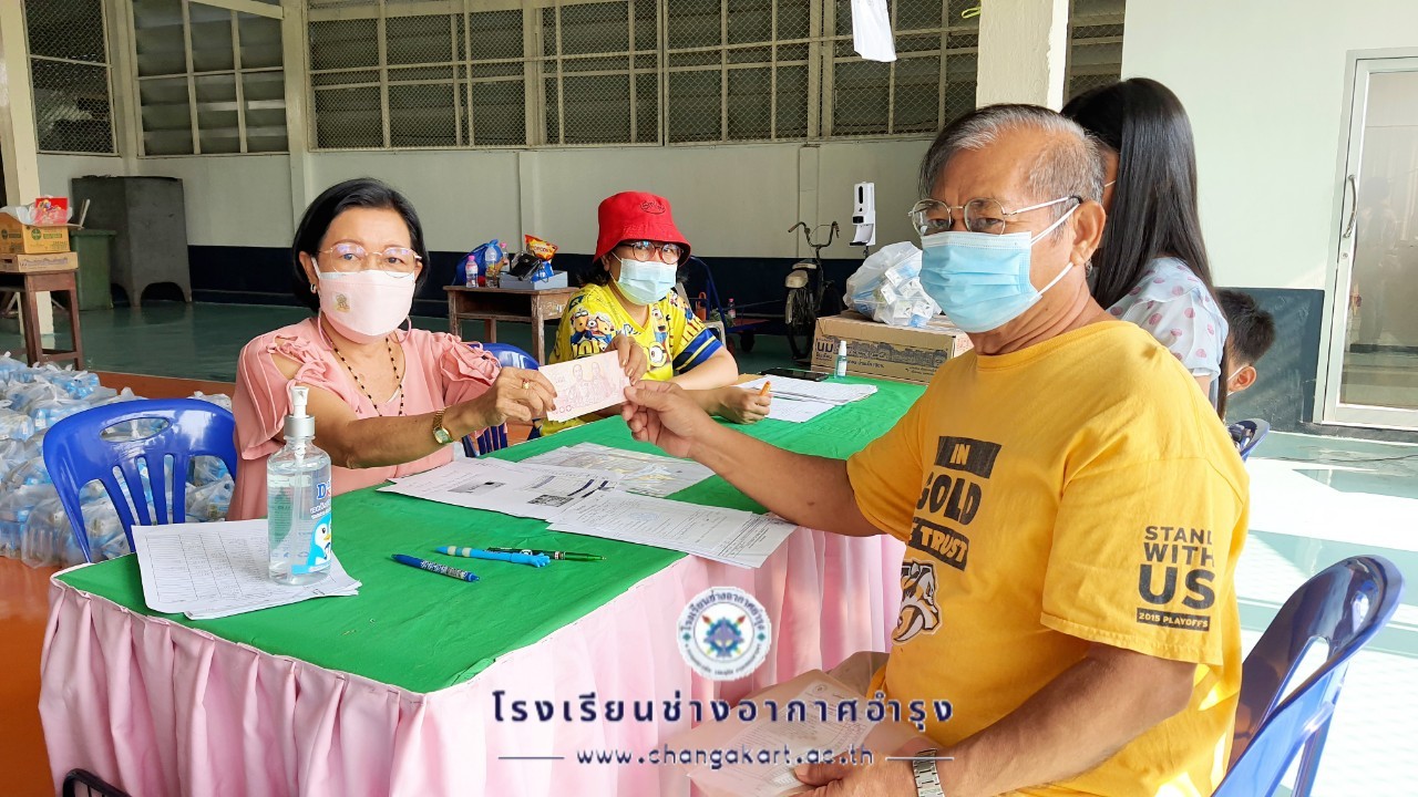 แจกเงินค่าเครื่องแบบอุปกรณ์ฯ และนมโรงเรี.ต้น_๒๒๐๒๐๙_32