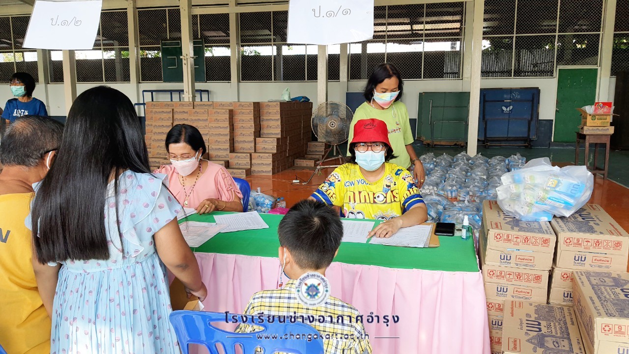 แจกเงินค่าเครื่องแบบอุปกรณ์ฯ และนมโรงเรี.ต้น_๒๒๐๒๐๙_33