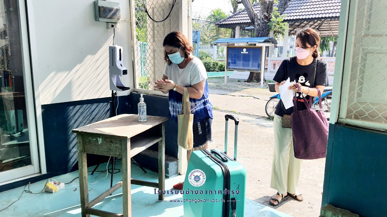 แจกเงินค่าเครื่องแบบอุปกรณ์ฯ และนมโรงเรี.ต้น_๒๒๐๒๐๙_5