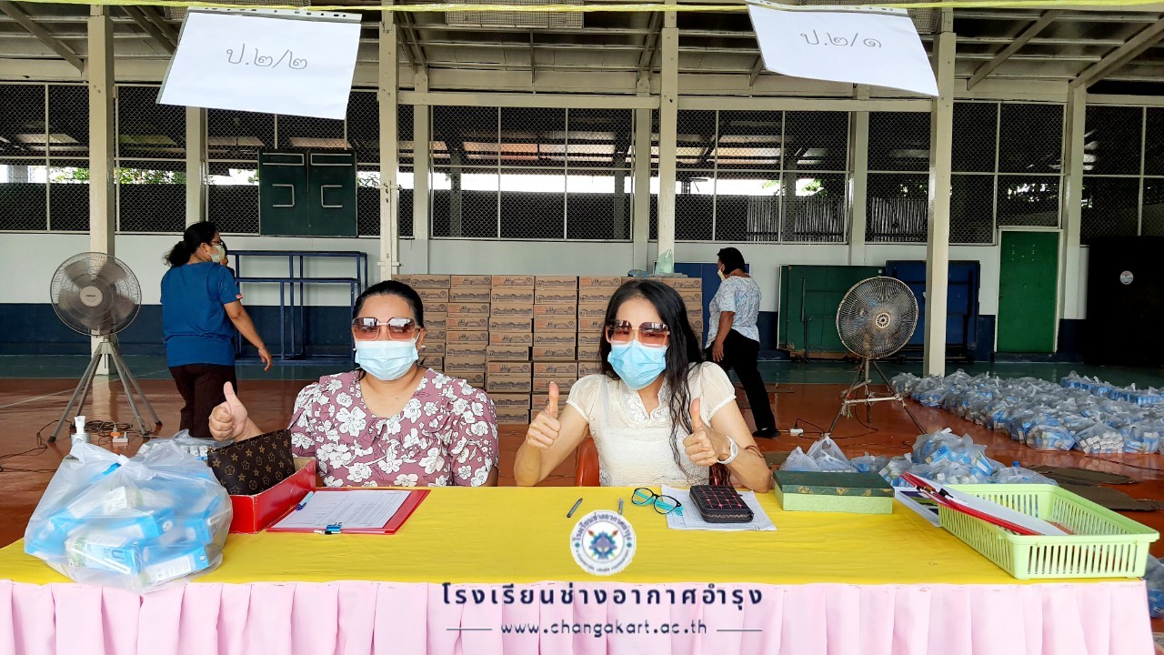 แจกเงินค่าเครื่องแบบอุปกรณ์ฯ และนมโรงเรี.ต้น_๒๒๐๒๐๙_9